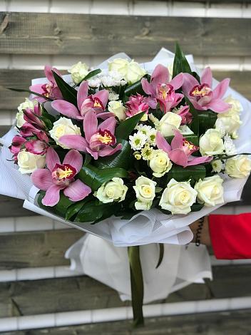 Букет цветов из: Розы и Хризантемы в Выкопанке